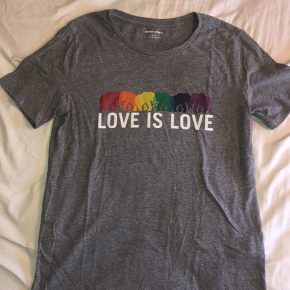 Gray Banana Republic T-shirt, Size Small - Picture 1 of 2